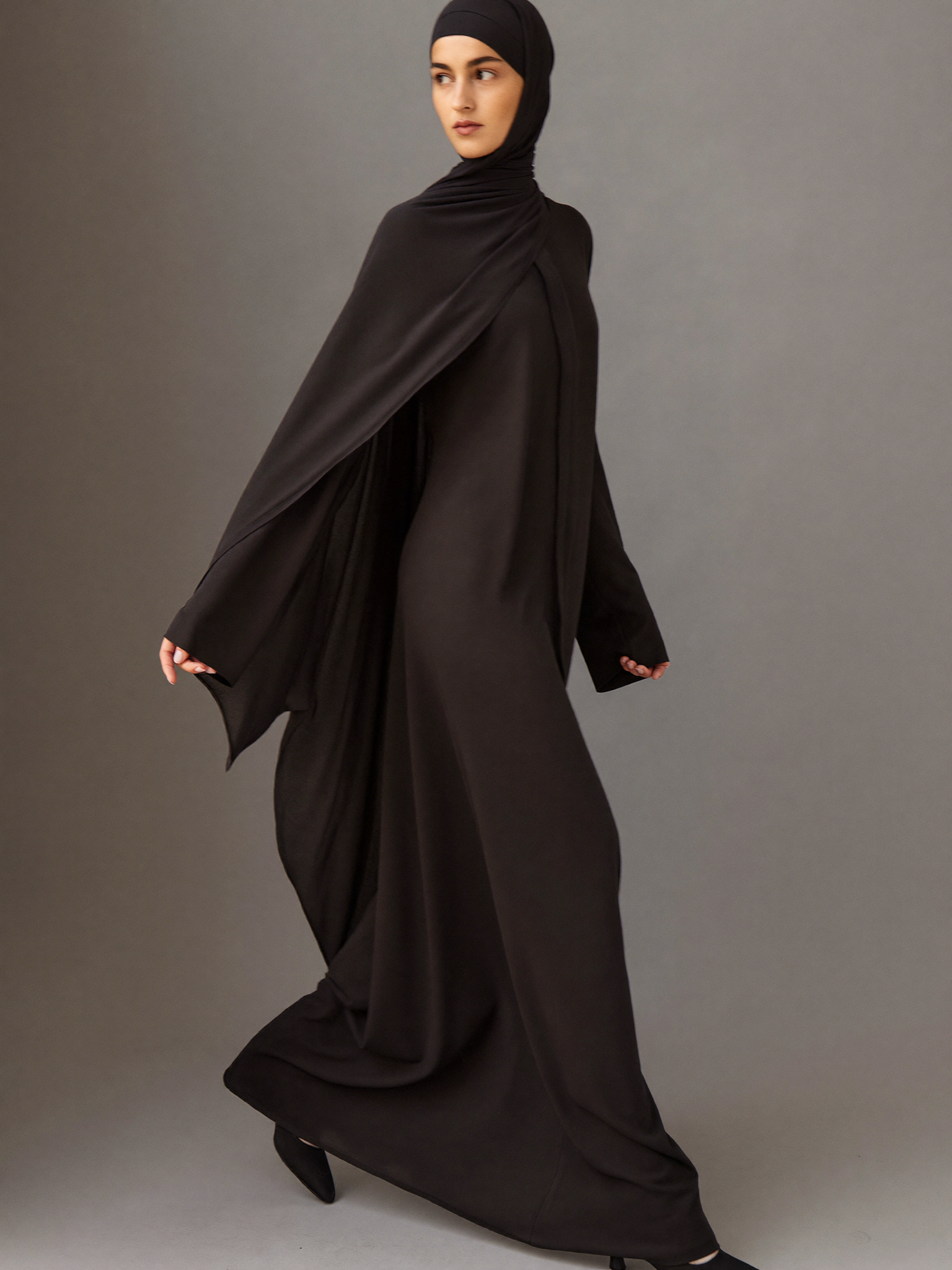 Abaya Essentielle noire - photo alternative