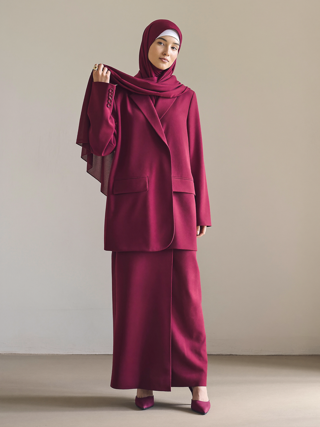Ensemble Hijab et Abaya rubis - photo principale